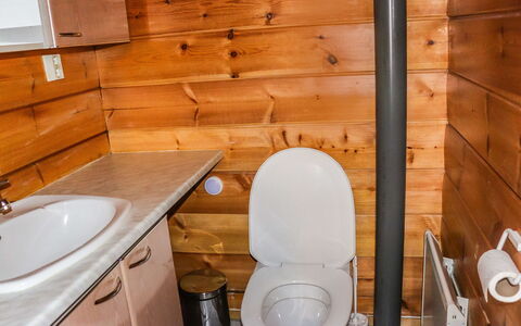 Hallanhelmi a Paritalo: Meubilair, Stoel, Buitenmeubels, Tafel, Hout, Buitentafel, Keuken En Eettafel, Schaduw, Tuin, Paraplu