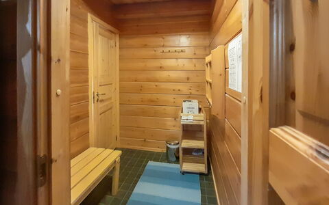 Hallanhelmi a Paritalo: Meubilair, Stoel, Buitenmeubels, Tafel, Hout, Buitentafel, Keuken En Eettafel, Schaduw, Tuin, Paraplu