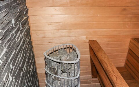 Hallanhelmi a Paritalo: Meubilair, Stoel, Buitenmeubels, Tafel, Hout, Buitentafel, Keuken En Eettafel, Schaduw, Tuin, Paraplu