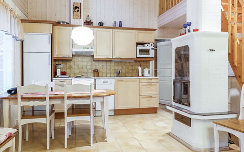 Tähti B: Hout, Flooring, Verdieping, Meubilair, Houten Vloer, Interieur Ontwerp, Stapelbed, Kamer, Beits, Hardwood