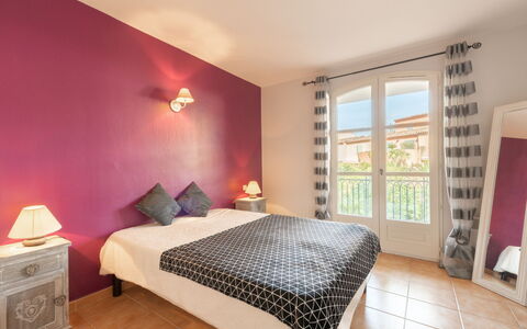 Le Clos des Vignes: Slaapkamer, Meubilair, Eigendom, Kamer, Bed, Laken, Bedding, Interieur Ontwerp, Bed Frame, Onroerend Goed