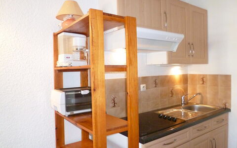 Pointe Vermeille: Meubilair, Plank, Kamer, Cabinetry, Eigendom, Keuken, Stellingen, Interieur Ontwerp, Countertop, Huis