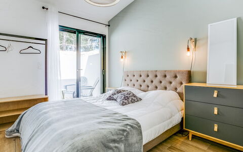 Palot 63: Slaapkamer, Meubilair, Kamer, Bed, Eigendom, Laken, Interieur Ontwerp, Bedding, Bed Frame, Muur