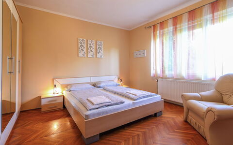 Beata: Slaapkamer, Meubilair, Bed, Kamer, Eigendom, Matras, Laken, Interieur Ontwerp, Verdieping, Bed Frame