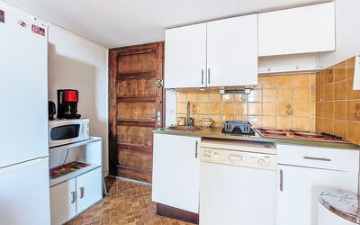 Front de Mer 400.23: Hout, Flooring, Major Appliance, Keuken, Interieur Ontwerp, Verdieping, Cabinetry, Toestel Van De Keuken, Kamer, Meubilair