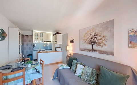 Le Barcarès 410: Meubilair, Interieur Ontwerp, Flooring, Appartement, Kamer, Verdieping, Huis, Plafond, Woonkamer, Bankstel
