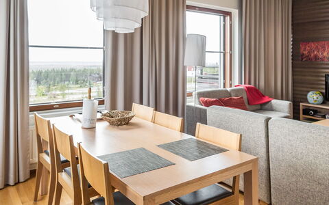 Nordic Chalet 9201: Meubilair, Interieur Ontwerp, Flooring, Verdieping, Hout, Kamer, Plafond, Tafel, Verlichting, Stoel