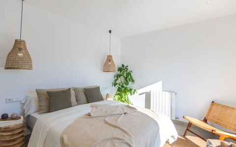 Ca Na Cati: Slaapkamer, Meubilair, Bed, Kamer, Eigendom, Interieur Ontwerp, Laken, Bed Frame, Bedding, Muur