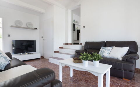Estrella: Bankstel, Meubilair, Tafel, Eigendom, Gebouw, Comfort, Fotolijst, Interieur Ontwerp, Woonkamer, Hout