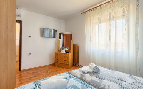 Chiara: Slaapkamer, Meubilair, Kamer, Eigendom, Bed, Laken, Interieur Ontwerp, Bed Frame, Verdieping, Matras