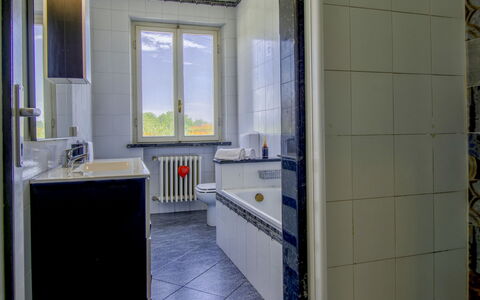 Elena: Flooring, Loodgieterswerkinrichting, Verdieping, Loodgieter, Samengesteld Materiaal, Kamer, Tegel, Glas, Kraan, Badkamer