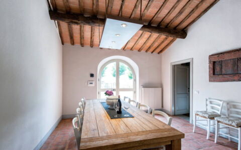 Villa Milluzzi: Tafel, Meubilair, Eigendom, Gebouw, Hout, Bankstel, Verlichting, Interieur Ontwerp, Architectuur, Straal