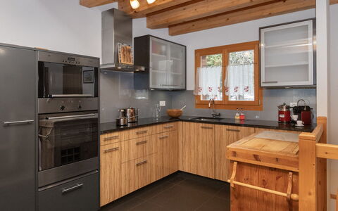 Banksia: Keuken, Cabinetry, Meubilair, Countertop, Toestel Van De Keuken, Hout, Major Appliance, Flooring, Interieur Ontwerp, Lade
