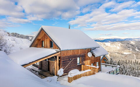 Panorama: Wolk, Lucht, Sneeuw, Eigendom, Gebouw, Venster, Huis, Helling, Hout, Boom