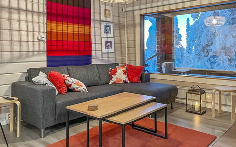 Villa Kaisla: Meubilair, Interieur Ontwerp, Flooring, Verdieping, Muur, Bankstel, Hout, Tafel, Plafond, Woonkamer