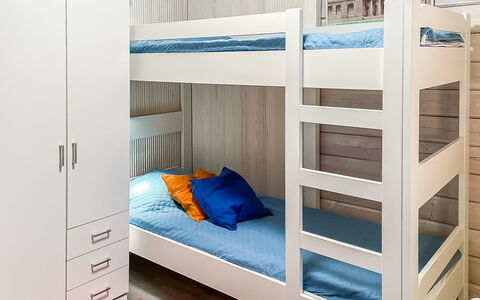 Villa Kaisla: Stapelbed, Slaapkamer, Bed, Plank, Kamer, Slaapzaal, Stellingen, Bed Frame, Bedding, Herberg