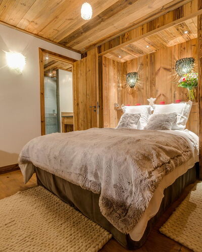 Denali: Meubilair, Eigendom, Comfort, Gebouw, Hout, Tafel, Bed Frame, Interieur Ontwerp, Verlichting, Lade