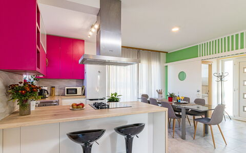 Villa May: Kamer, Interieur Ontwerp, Verdieping, Flooring, Glas, Countertop, Plafond, Meubilair, Interieur Ontwerp