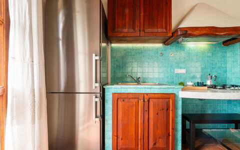 Rokkaria: Cabinetry, Eigendom, Wastafel, Countertop, Gebouw, Kraan, Hout, Keuken, Loodgieterswerkinrichting, Flooring