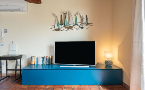 Rokkaria: Meubilair, Eigendom, Gebouw, Bankstel, Azure, Tafel, Hout, Woonkamer, Interieur Ontwerp, Huis