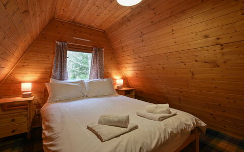 Birchwood Cottage: Meubilair, Eigendom, Gebouw, Licht, Venster, Comfort, Hout, Verlichting, Interieur Ontwerp, Huis