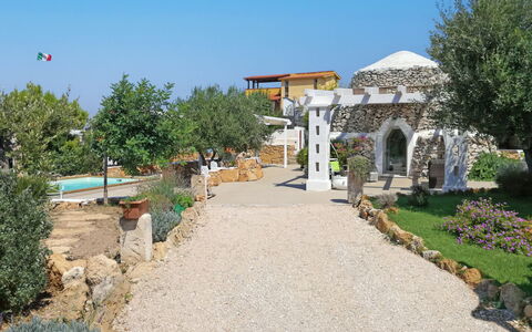 Villa Giunone: Fabriek, Struik, Tuin, Onroerend Goed, Schaduw, Groundcover, Landscaping, Werf, Oprit, Gang