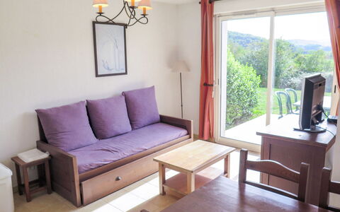 Cajarc 603: Hout, Kamer, Interieur Ontwerp, Verdieping, Hardwood, Eigendom, Flooring, Meubilair, Muur, Bankstel