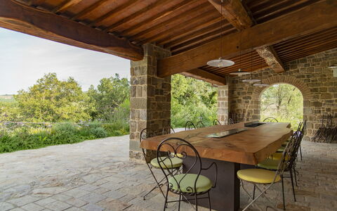 Villa Pianvecchio: Hout, Eigendom, Hardwood, Meubilair, Tafel, Stoel, Onroerend Goed, Verdieping, Plafond, Straal