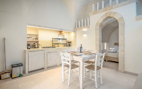 La Torretta - Corte dei Messapi: Meubilair, Tafel, Cabinetry, Countertop, Keuken, Hout, Gebouw, Stoel, Huis, Interieur Ontwerp
