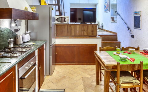 Mario - Levanto: Kamer, Meubilair, Interieur Ontwerp, Lade, Cabinetry, Keuken, Verdieping, Countertop, Major Appliance, Beits