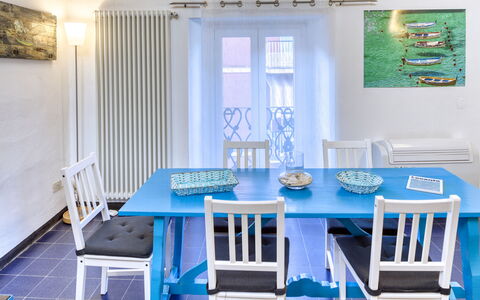 Appartamento Ivana - Levanto: Blauw, Interieur Ontwerp, Kamer, Verdieping, Interieur Ontwerp, Teal, Turkoois, Azure, Majorelle Blue, Aqua