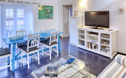 Appartamento Ivana - Levanto: Kamer, Interieur Ontwerp, Verdieping, Meubilair, Tafel, Televisietoestel, Flooring, Interieur Ontwerp, Huis