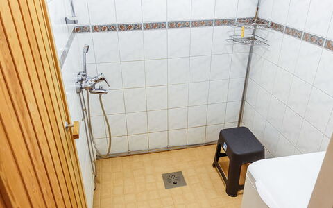 Saariseläntie 8 a 1: Hout, Verblijf, Blokhut, Woud, Schuur, Garden Gebouwen, Lariks, Bos, Beits