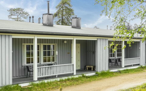 Saariseläntie 8 a 1: Hout, Verblijf, Blokhut, Woud, Schuur, Garden Gebouwen, Lariks, Bos, Beits