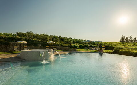 Villa Sole Del Chianti: Water, Lucht, Watervoorraden, Fabriek, Azure, Boom, Zwembad, Natuurlijk Landschap, Landschap, Vrije Tijd