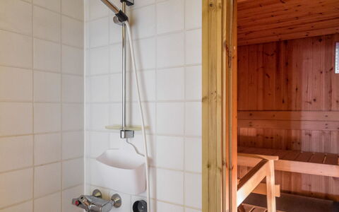 Ylläskuru D 2: Meubilair, Interieur Ontwerp, Flooring, Verdieping, Hout, Tafel, Kamer, Plafond, Verlichting, Appartement