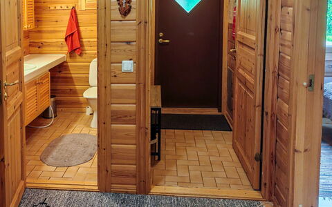 Ylläskuru D 2: Flooring, Hout, Verdieping, Interieur Ontwerp, Kamer, Beits, Plafond, Hardwood, Deur, Meubilair