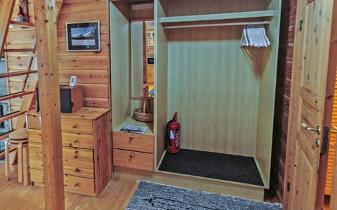 Ylläskuru D 2: Flooring, Verdieping, Hout, Meubilair, Interieur Ontwerp, Kamer, Beits, Houten Vloer, Hardwood, Plafond