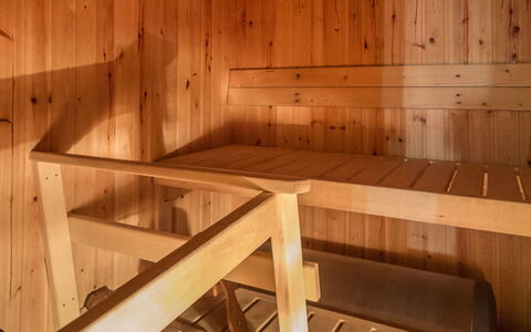 Ylläskuru D 2: Meubilair, Stoel, Buitenmeubels, Tafel, Hout, Buitentafel, Keuken En Eettafel, Schaduw, Tuin, Paraplu