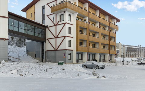 Ylläs Chalets 2101: Meubilair, Stoel, Buitenmeubels, Tafel, Hout, Buitentafel, Keuken En Eettafel, Schaduw, Tuin, Paraplu