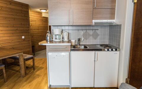 Ylläs Chalets 2101: Meubilair, Stoel, Buitenmeubels, Tafel, Hout, Buitentafel, Keuken En Eettafel, Schaduw, Tuin, Paraplu