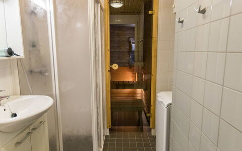 Ylläs Chalets 2101: Meubilair, Stoel, Buitenmeubels, Tafel, Hout, Buitentafel, Keuken En Eettafel, Schaduw, Tuin, Paraplu