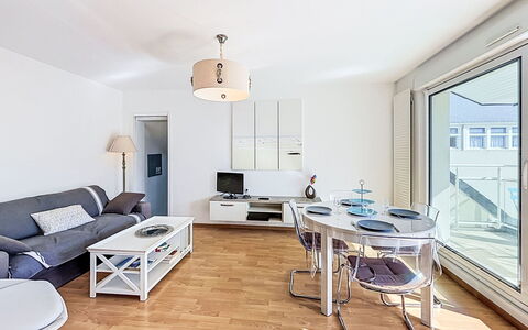 Quiberon 242: Hout, Meubilair, Appartement, Kamer, Plafond, Beits, Stoel, Hardwood, Vernis, Timmerhout