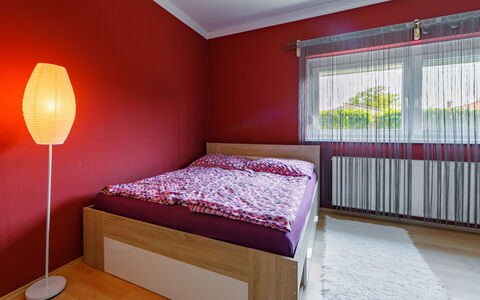 Ildiko: Eigendom, Meubilair, Gebouw, Venster, Comfort, Hout, Textiel, Huis, Schaduw, Interieur Ontwerp