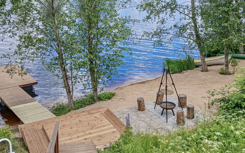 Salmiranta: Meubilair, Stoel, Buitenmeubels, Tafel, Hout, Buitentafel, Keuken En Eettafel, Schaduw, Tuin, Paraplu