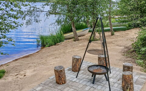 Salmiranta: Meubilair, Stoel, Buitenmeubels, Tafel, Hout, Buitentafel, Keuken En Eettafel, Schaduw, Tuin, Paraplu