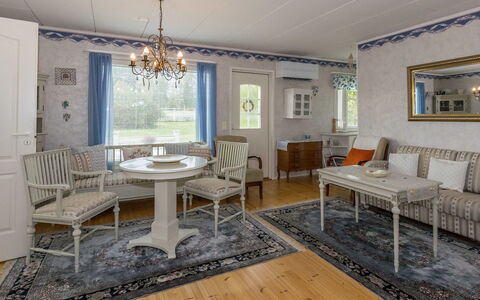 Salmiranta: Meubilair, Stoel, Buitenmeubels, Tafel, Hout, Buitentafel, Keuken En Eettafel, Schaduw, Tuin, Paraplu