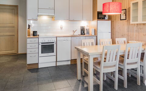Rukatonttu D 13: Keuken, Meubilair, Hout, Flooring, Toestel Van De Keuken, Major Appliance, Countertop, Interieur Ontwerp, Verdieping, Plafond