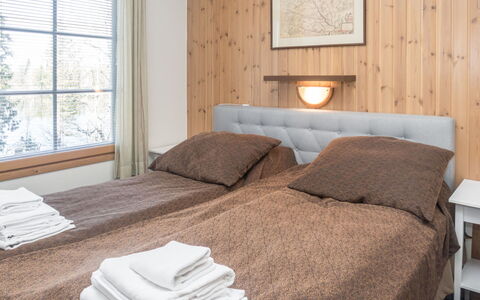 Rukatonttu D 13: Bed, Meubilair, Interieur Ontwerp, Slaapkamer, Verdieping, Flooring, Hout, Laken, Bedding, Kamer