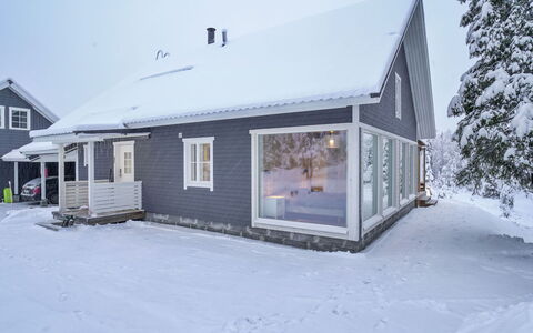 Iso-Karpalo B: Gras, Huis, Verblijf, Land Lot, Huis, Landgoed, Gazon, Siding, Boerderij, Veranda
